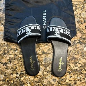 Lambskin Embroidery Sandals